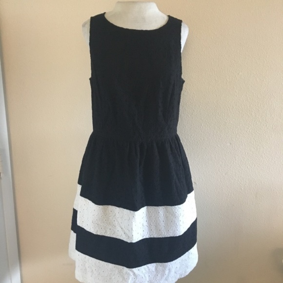 *3 for $10* Black and white striped eyelet dress - Picture 1 of 5